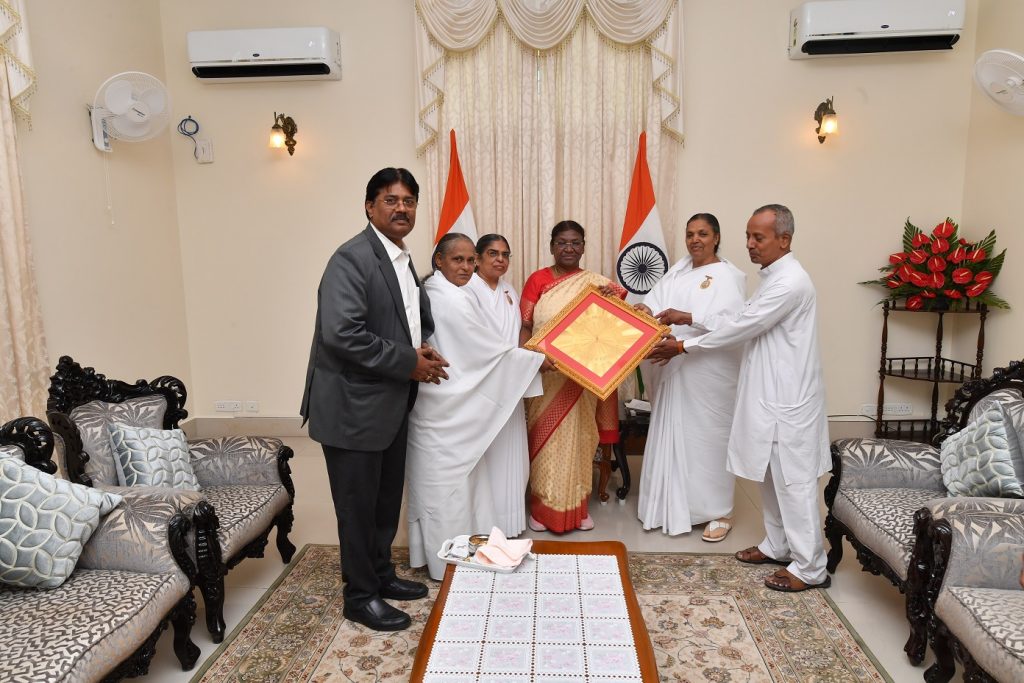 Chennai (TN) : Meeting with President of India Smt. Draupadi Murmu